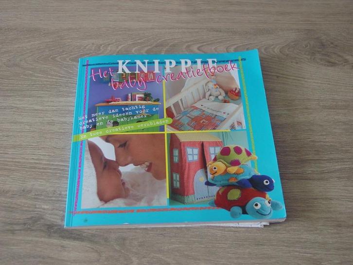 Knippie baby creatief boek 2005, Hobby en Vrije tijd, Overige Hobby en Vrije tijd, Zo goed als nieuw, Ophalen of Verzenden