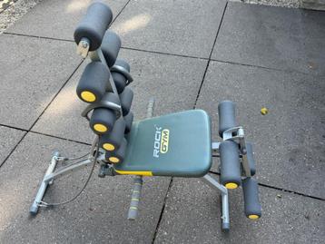 Fitnessbankje met halters & gewichten beschikbaar voor biedingen