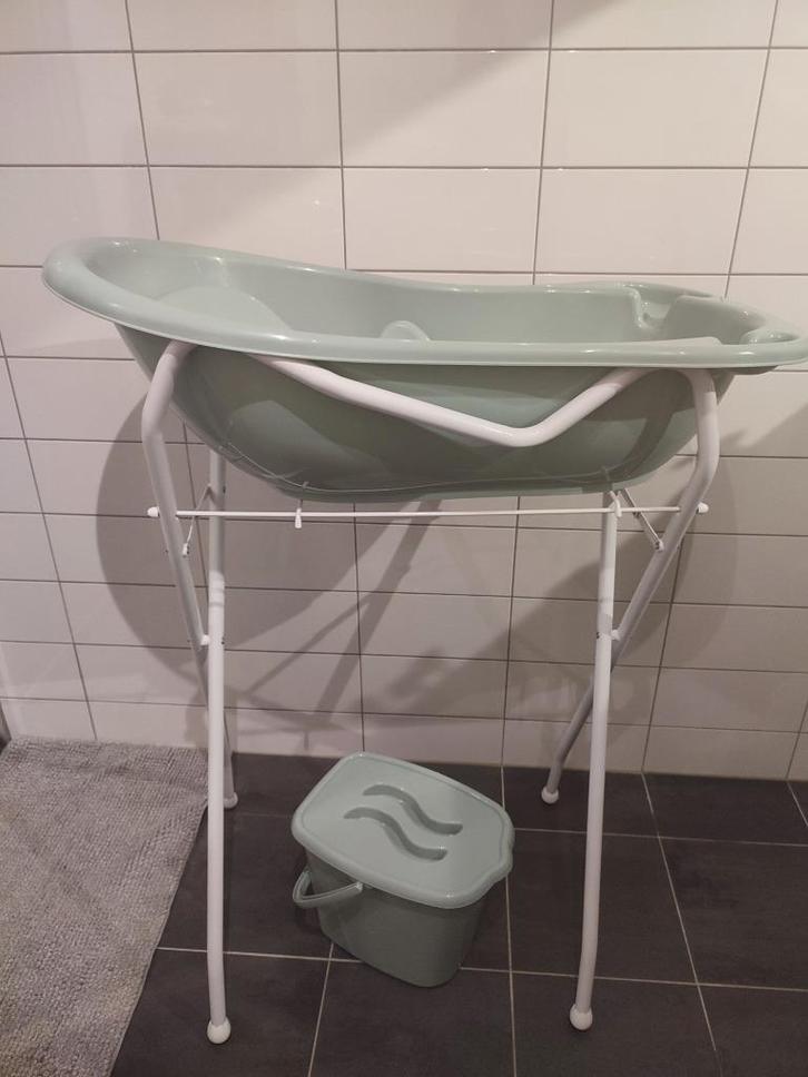 Baby bath tub with folding stand and bucket, Kinderen en Baby's, Badjes en Verzorging, Zo goed als nieuw, Badje, Ophalen