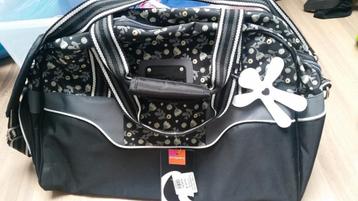 Nieuw: grote luiertas van Little Company.
Van €70 voor €35

 beschikbaar voor biedingen