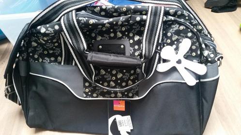 Nieuw: grote luiertas van Little Company.
Van €70 voor €35, Kinderen en Baby's, Luiertassen, Nieuw, Schoudertas, Ophalen of Verzenden