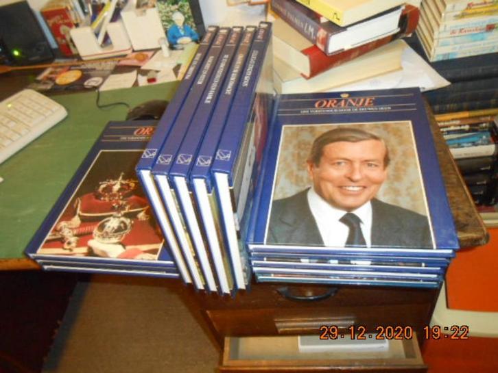 oranje, ons vorstenhuis door de eeuwen heen, lekturama, Boeken, Geschiedenis | Vaderland, Zo goed als nieuw, Ophalen of Verzenden