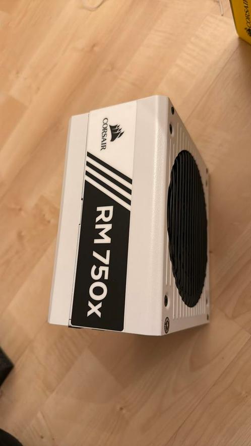 Pc voeding Corsair rm750x wit, Computers en Software, Interne voedingen, Zo goed als nieuw, Ophalen of Verzenden