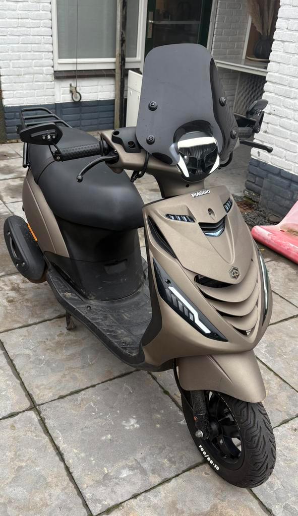 Piaggio zip 2018 iget, Fietsen en Brommers, Scooters | Piaggio, Zo goed als nieuw, Zip, Benzine, Ophalen