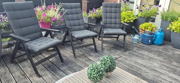 3 hardhouten tuinstoelen incl. NIEUWE Antraciet kussens beschikbaar voor biedingen