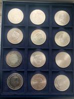 12 prachtige zilveren 10 gulden munten juliana in cassette, Ophalen of Verzenden, Overige landen, Overige waardes, Zilver