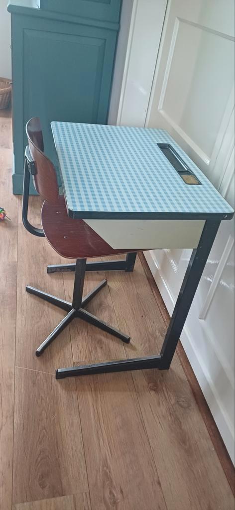 Retro Schooltafeltje jaren 70 + Stoel, Huis en Inrichting, Bureaus, Gebruikt, Bureau, Ophalen of Verzenden