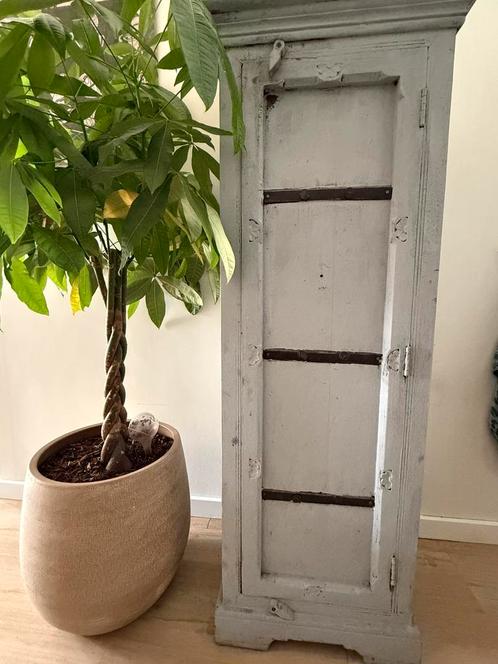Grenen houten kast, geverfd in grijs krijtverf 143x53cm, Antiek en Kunst, Antiek | Meubels | Kasten, Ophalen