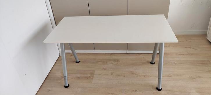 Ikea Galant bureau, wit 60*120. Zilveren verstelbare poten., Huis en Inrichting, Bureaus, Gebruikt, Bureau, In hoogte verstelbaar