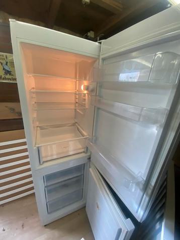 Indesit Koelkast koel/vriescombi zo goed als nieuw beschikbaar voor biedingen