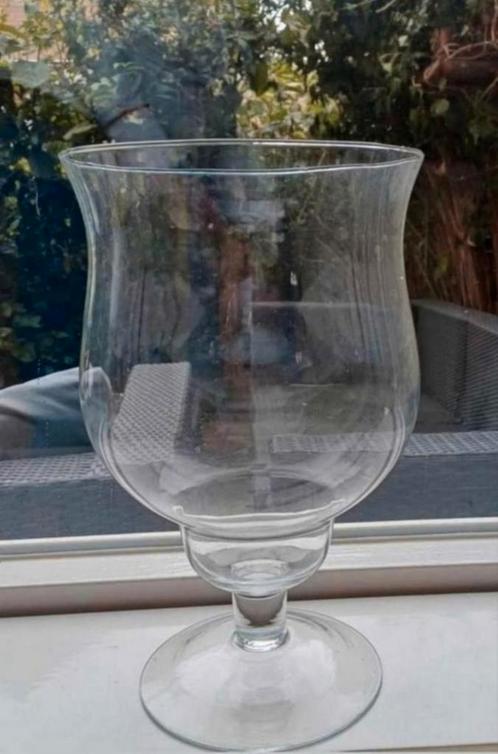 Grote glazen bokaal vaas glasop voet, is hoog H 32,5 B 20, Huis en Inrichting, Woonaccessoires | Vazen, Zo goed als nieuw, Minder dan 50 cm