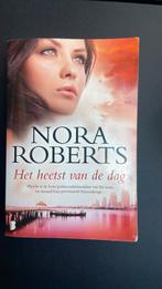 Nora Roberts - Het heetst van de dag, Ophalen of Verzenden, Zo goed als nieuw, Nederland, Nora Roberts