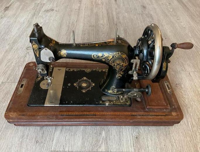 Burgers E.N.R. Naaimachine - Antiek, Antiek en Kunst, Antiek | Naaimachines, Ophalen of Verzenden