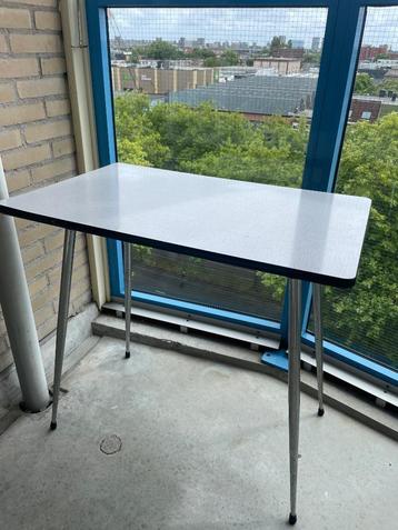 Formica tafel grijs beschikbaar voor biedingen