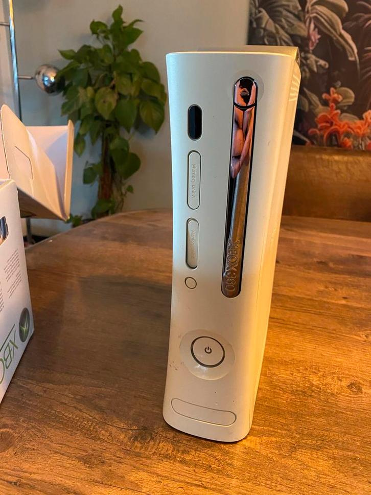 Xbox 360 met spellen, Kinect en gitaar (geen controller), Spelcomputers en Games, Games | Xbox 360, Gebruikt, Sport, 1 speler