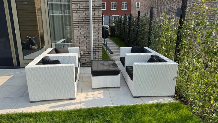 Arbrini loungeset wit met zwarte kussens, Tuin en Terras, Tuinsets en Loungesets, Gebruikt, Loungeset, Kunststof, 4 zitplaatsen