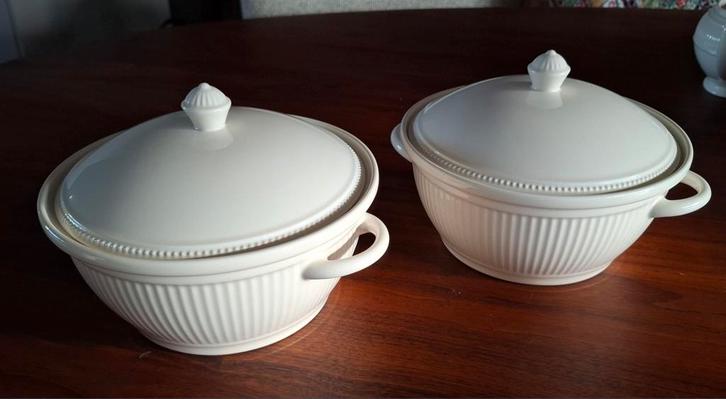 Drie opdekschalen Wedgewood waarvan 2 met deksel. Porcelein, Huis en Inrichting, Keuken | Servies, Zo goed als nieuw, Schaal of Schalen