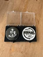 Normaal 1977 !! Originele eerste twee buttons., Ophalen of Verzenden, Zo goed als nieuw