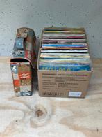 Doos en koffertje met oude singles 45 toeren, Ophalen of Verzenden, Gebruikt