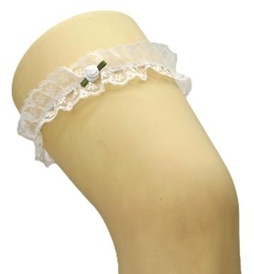 Witte kantige bruid kousenband met witte roosje. beschikbaar voor biedingen