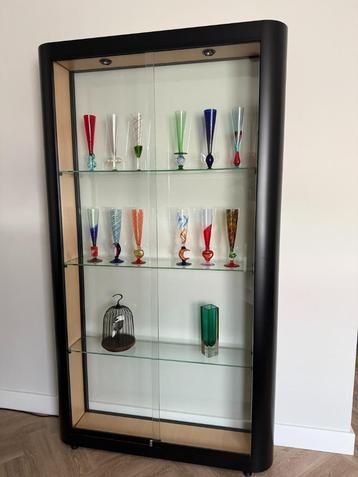 Luxe Glazen Vitrinekast +  ingebouwde verlichting 22x115x202 beschikbaar voor biedingen