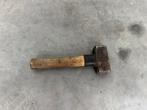 Een moker / vuist van 1 kg. De vuist heeft een houten steel., Ophalen of Verzenden, Zo goed als nieuw