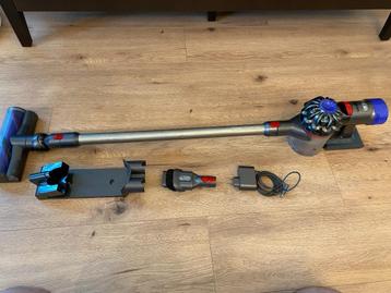 Dyson V8 stofzuiger   beschikbaar voor biedingen