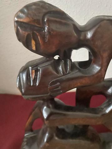 Houten Beeld: Innig Kussend Stel - 25x20cm beschikbaar voor biedingen