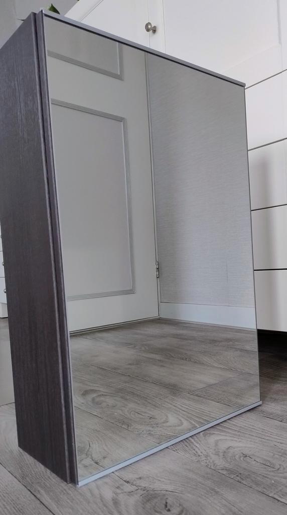 Toilet kast met spiegel z.g.a.n., Huis en Inrichting, Badkamer | Badkamermeubels, Zo goed als nieuw, Spiegelkast, Minder dan 100 cm
