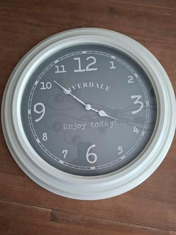 Riverdale Wandklok - 51cm Doorsnede beschikbaar voor biedingen