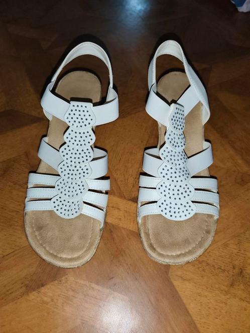 Rieker sandalen met hak maat 41, Kleding | Dames, Schoenen, Zo goed als nieuw, Sandalen of Muiltjes, Wit, Ophalen of Verzenden