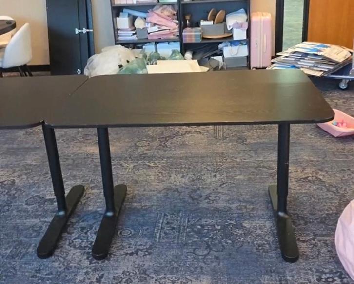 Zwarte bureau ikea bekant, Huis en Inrichting, Bureaus, Zo goed als nieuw, Bureau, In hoogte verstelbaar, Ophalen