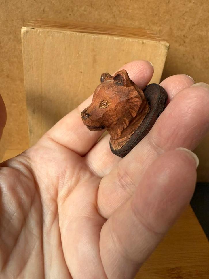 Prachtig houtsnijwerk beer muurdeco -hxbxd 4x2.8x2.8cm -hout, Verzamelen, Poppenhuizen en Toebehoren, Zo goed als nieuw, Poppenhuis