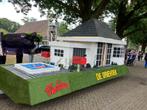 Versierde Optocht wagen thema Flodder, Ophalen, Zo goed als nieuw, Oranje of Koningsdag