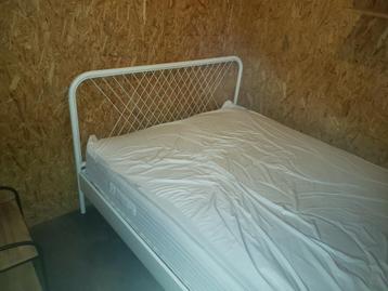 ikea bed met bijna nieuw matras (was 500 euro) - afbeelding 1