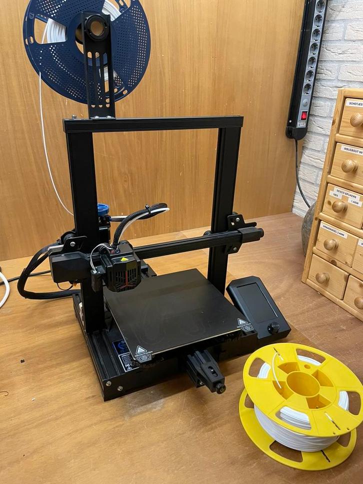 Ender 3 v2 neo compleet met filament auto bed level, Computers en Software, 3D Printers, Zo goed als nieuw, Ophalen