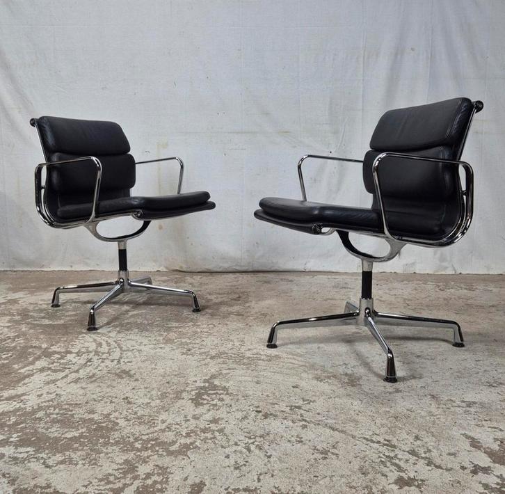 Vitra, Eames EA 208 Softpad draaistoel zwart leer chroom, Huis en Inrichting, Stoelen, Gebruikt, Twee, Leer, Metaal, Zwart, Ophalen