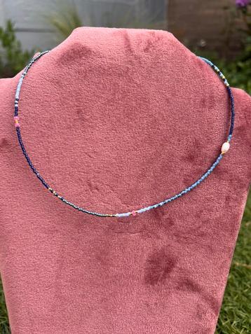 Blauw kralen kettinkje beschikbaar voor biedingen