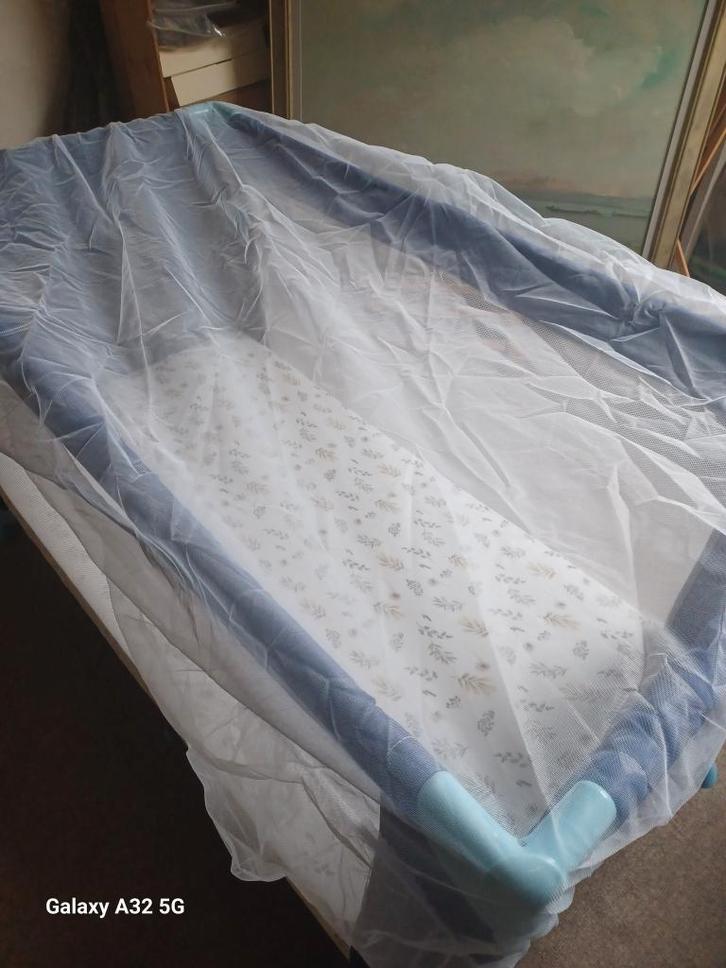 campingbedje met echt matras en klamboe, Kinderen en Baby's, Babywiegjes en Ledikanten, Zo goed als nieuw, Reisbedje, Ophalen