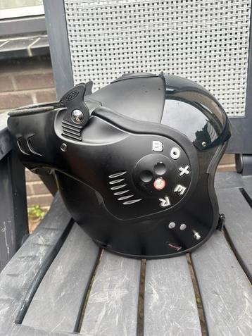 Boxer helm v8 beschikbaar voor biedingen