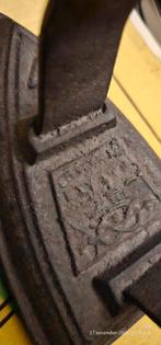 2 Antieke Gietijzeren Strijkijzers - Nr. 4 & 5, Ophalen of Verzenden