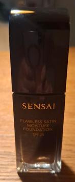 Sensai Flawless Satin Foundation - FS206 Brown Beige, Bruin, Gehele gezicht, Nieuw, Ophalen of Verzenden