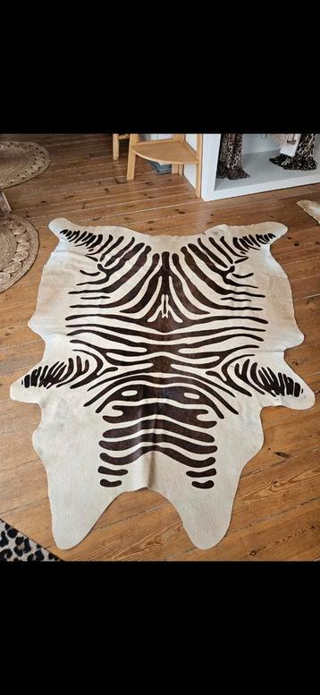 Zebraprint Koeienhuid Tapijt beschikbaar voor biedingen