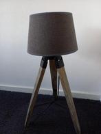 Driepoot tafellamp, schemerlamp., Huis en Inrichting, Lampen | Tafellampen, Ophalen, Gebruikt, Hout, 50 tot 75 cm
