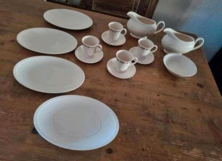 Wedgwood windsor ovale borden, schaaltje, jus kan, rosalind, Antiek en Kunst, Antiek | Servies compleet, Ophalen
