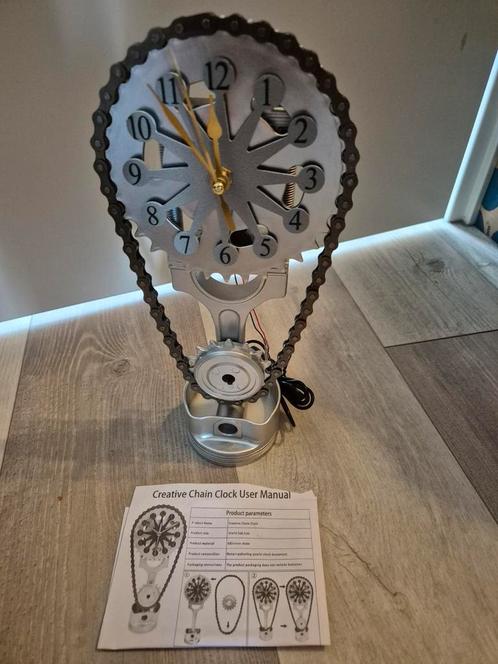 Desingn klok elektrisch, Huis en Inrichting, Woonaccessoires | Etagères, Nieuw, Ophalen of Verzenden