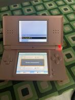 Nintendo ds lite, Spelcomputers en Games, Spelcomputers | Nintendo DS, Ophalen, Gebruikt, Roze, Met beschermhoes of tas
