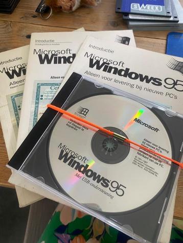 Windows 95 software met boekjes beschikbaar voor biedingen