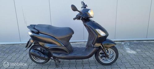Piaggio Snorscooter Fly 4T schade scooter, Fietsen en Brommers, Snorfietsen en Snorscooters, Gebruikt, Piaggio, Benzine