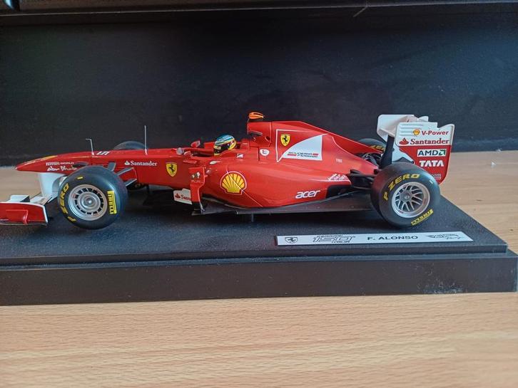 Hotwheels F1 1:18 '11 - Ferrari 150 Italia Alonso, Hobby en Vrije tijd, Modelauto's | 1:18, Ophalen